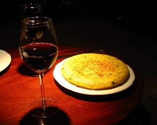  Red wine and potato omelette 